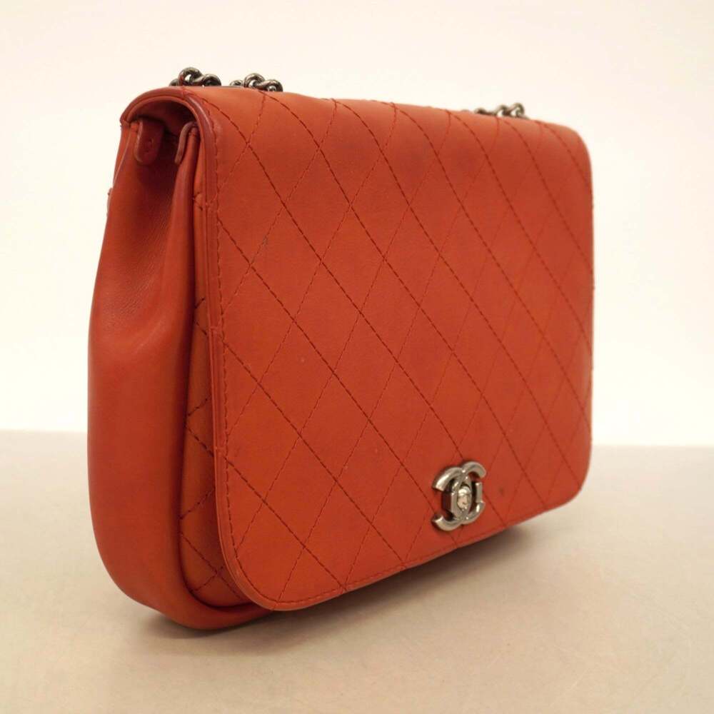 CHANEL Red Leather Shoulder Bag - Picture 2 of 15